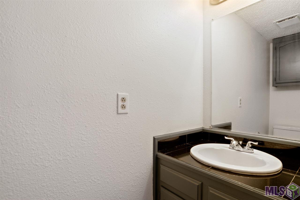 12831 Country Ridge Avenue Baton Rouge, LA 70816 - Photo 14 of 15 Downstairs half bath