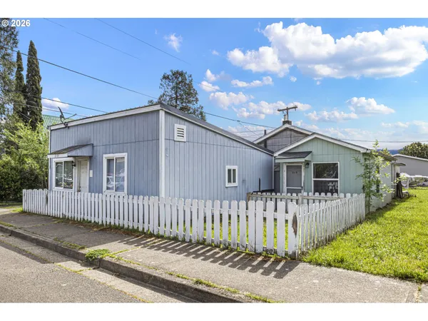 $215,000 | 215 2nd Avenue, Riddle, OR 97469