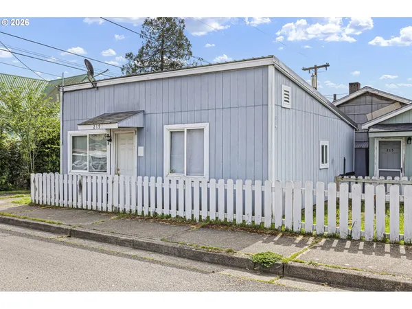 $215,000 | 215 2nd Avenue, Riddle, OR 97469