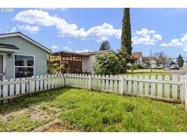 $215,000 | 215 2nd Avenue, Riddle, OR 97469