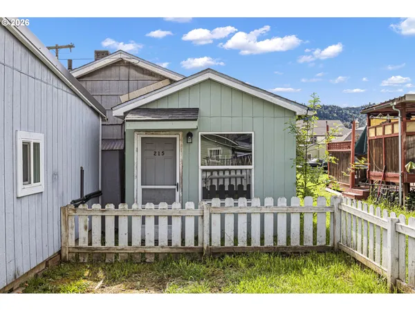$215,000 | 215 2nd Avenue, Riddle, OR 97469