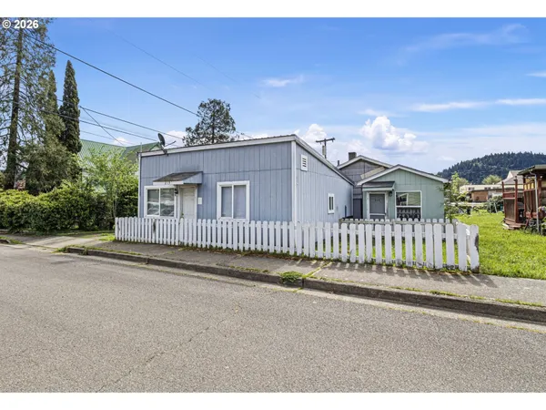 $215,000 | 215 2nd Avenue, Riddle, OR 97469