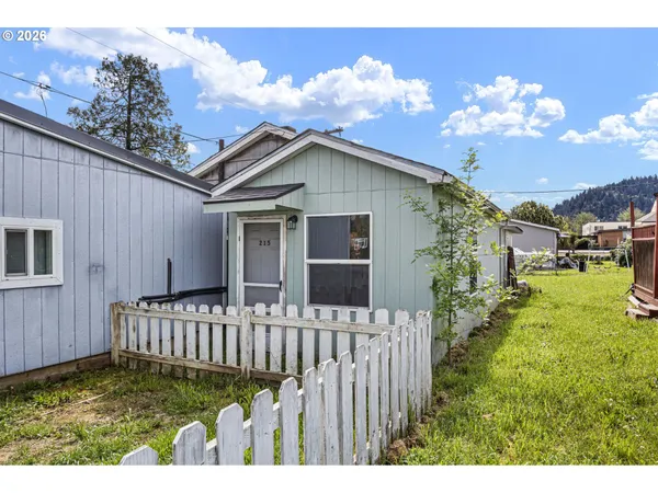 $215,000 | 215 2nd Avenue, Riddle, OR 97469