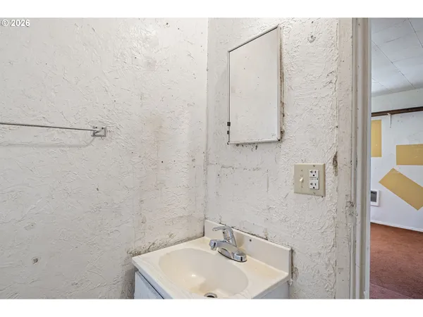 $215,000 | 215 2nd Avenue, Riddle, OR 97469
