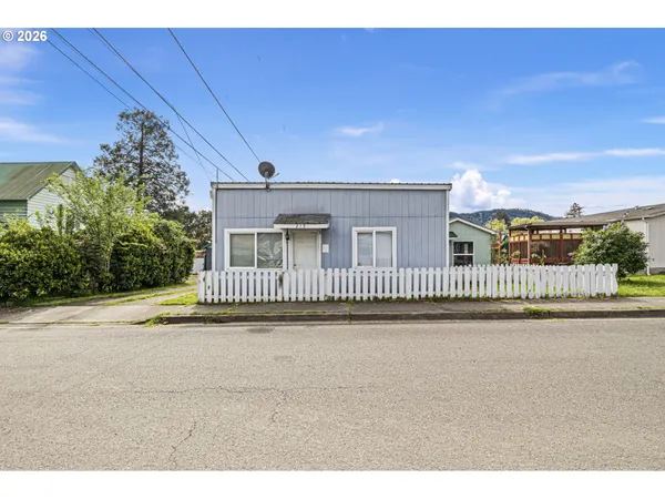 $215,000 | 215 2nd Avenue, Riddle, OR 97469