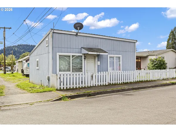 $215,000 | 215 2nd Avenue, Riddle, OR 97469