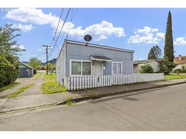$215,000 | 215 2nd Avenue, Riddle, OR 97469