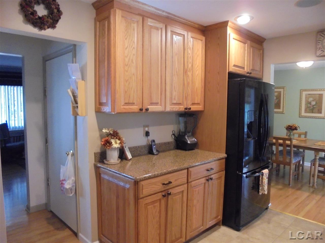 21174 Otter Road Belleville, MI 48111 - Photo 11 of 36