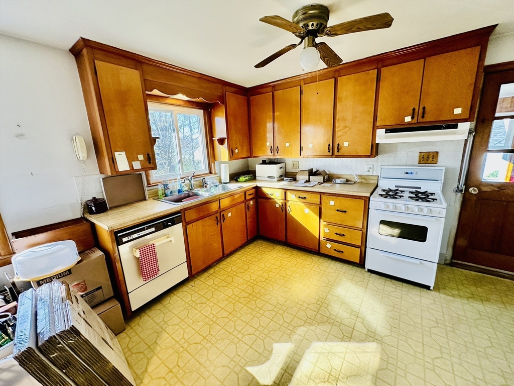18 Cabot Road Lawrence, MA 01843 - Photo 15 of 40