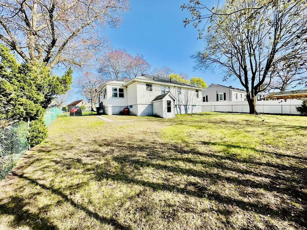 18 Cabot Road Lawrence, MA 01843 - Photo 5 of 40