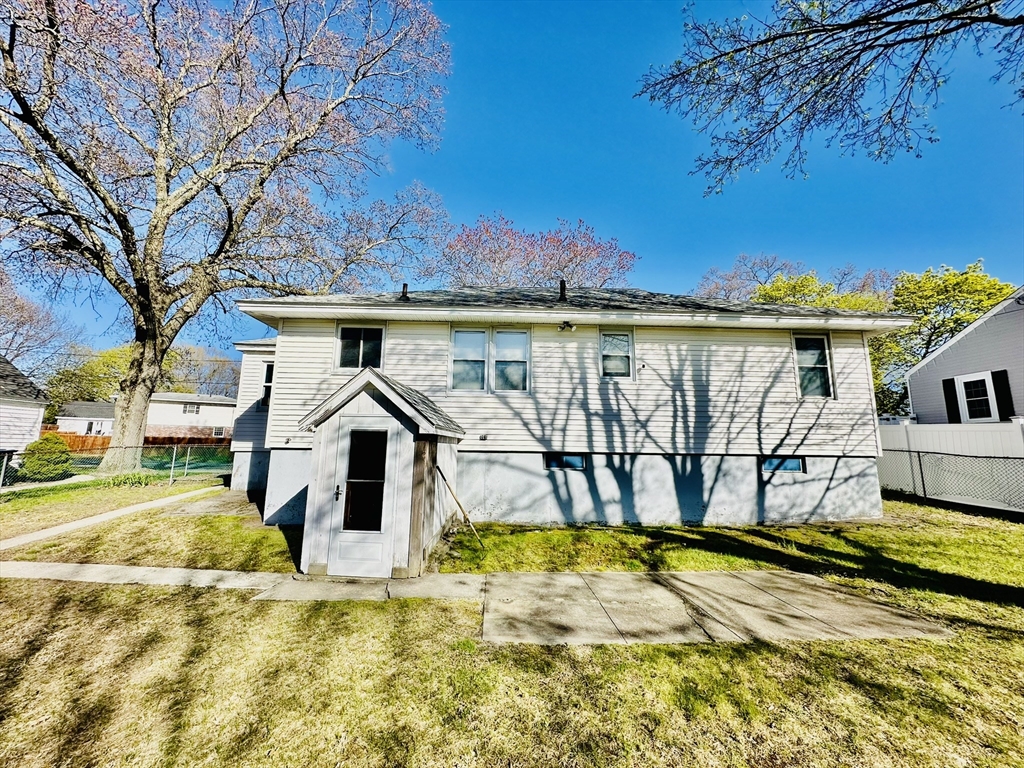 18 Cabot Road Lawrence, MA 01843 - Photo 6 of 40