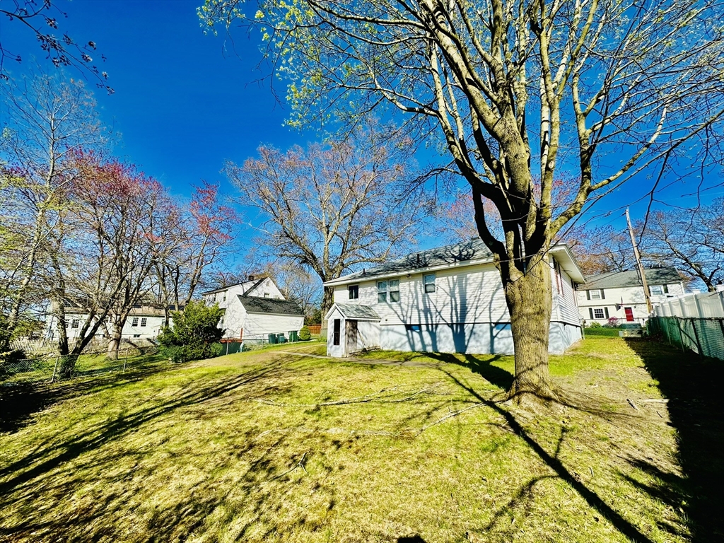 18 Cabot Road Lawrence, MA 01843 - Photo 7 of 40