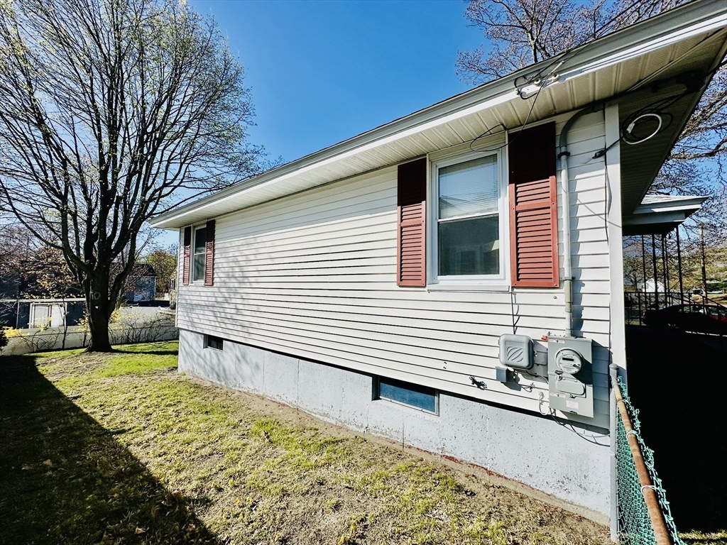 18 Cabot Road Lawrence, MA 01843 - Photo 8 of 40