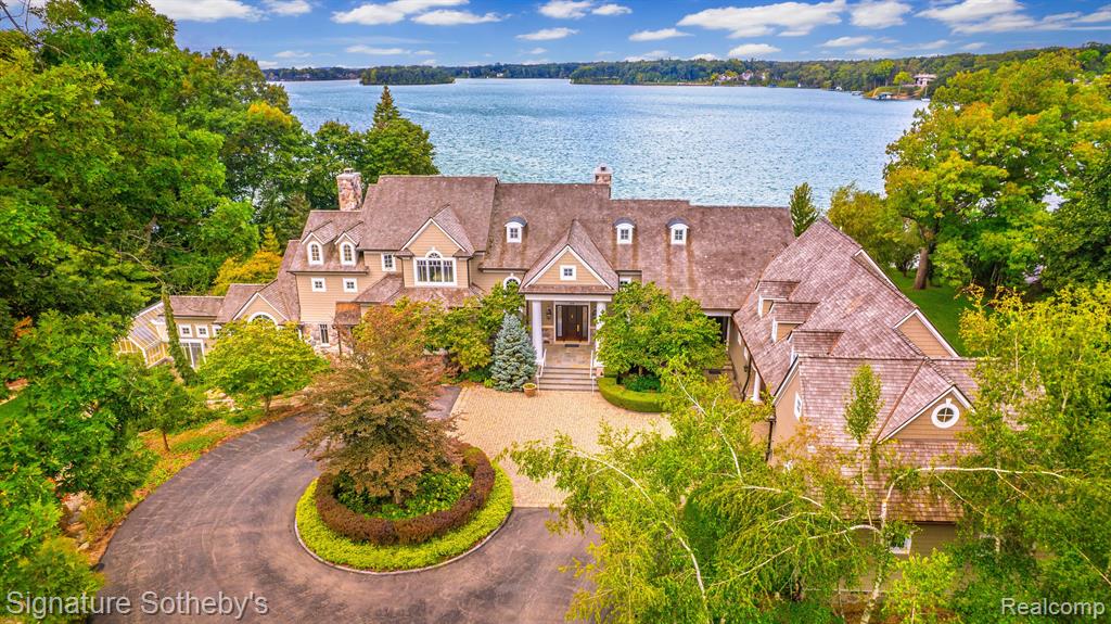 214 Gallogly Road Lake Angelus, MI 48326 - Photo 1 of 34