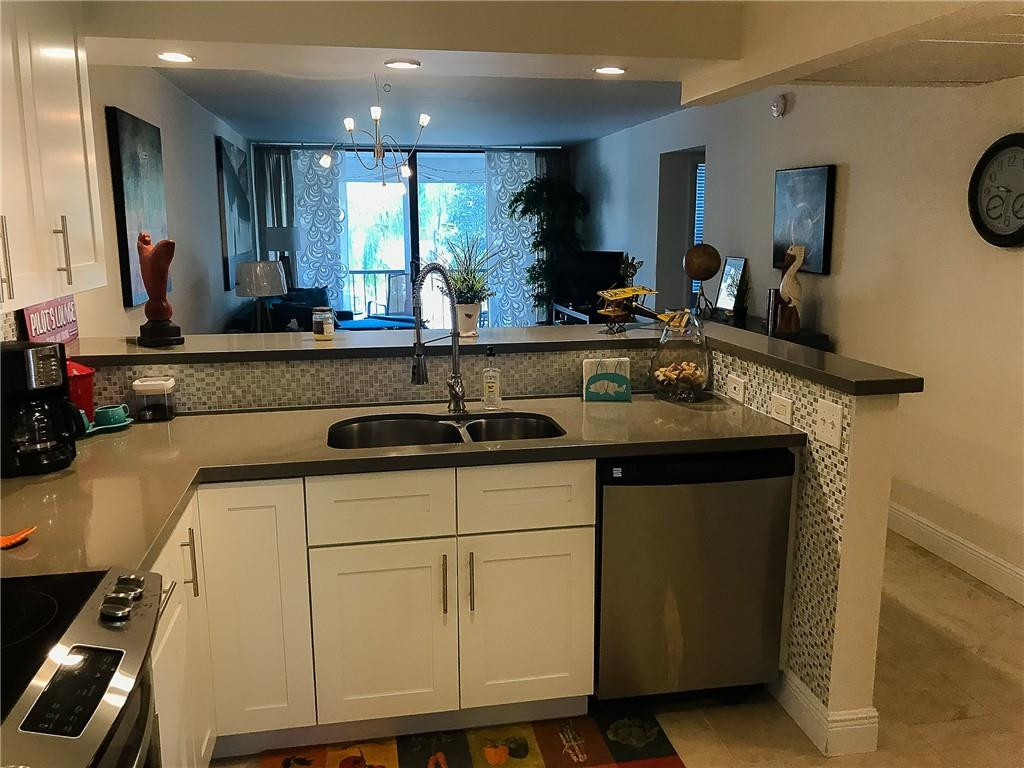11 Royal Palm Way, Unit 204 Boca Raton, FL 33432 - Photo 3 of 19 Photo 3