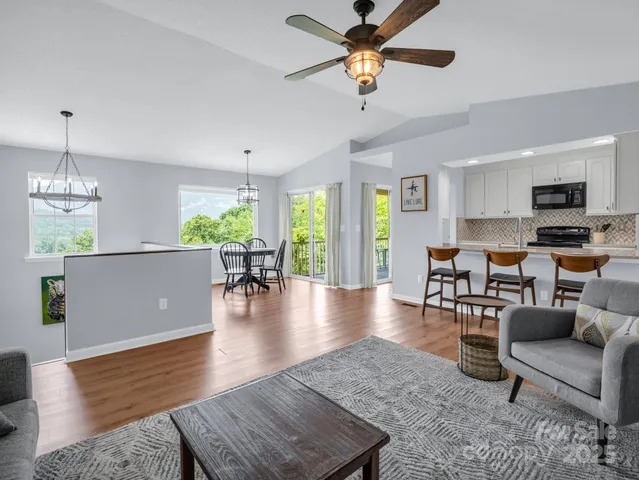 $600,000 | 198 Sugarbush Point, Lake Lure, NC 28746