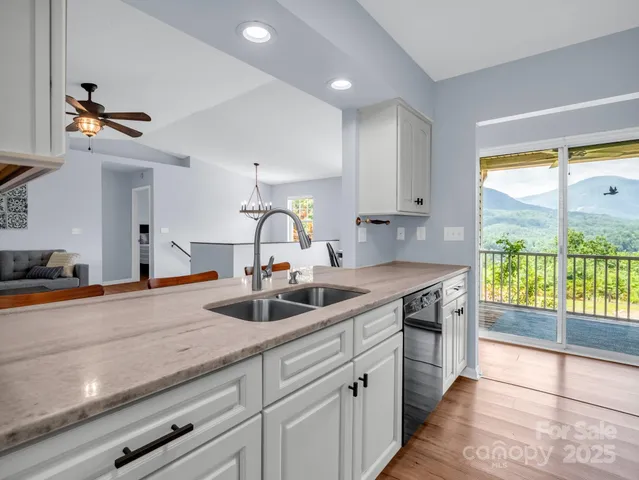 $600,000 | 198 Sugarbush Point, Lake Lure, NC 28746