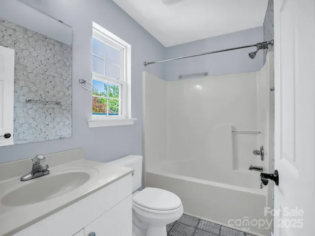 $600,000 | 198 Sugarbush Point, Lake Lure, NC 28746