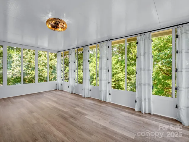 $600,000 | 198 Sugarbush Point, Lake Lure, NC 28746