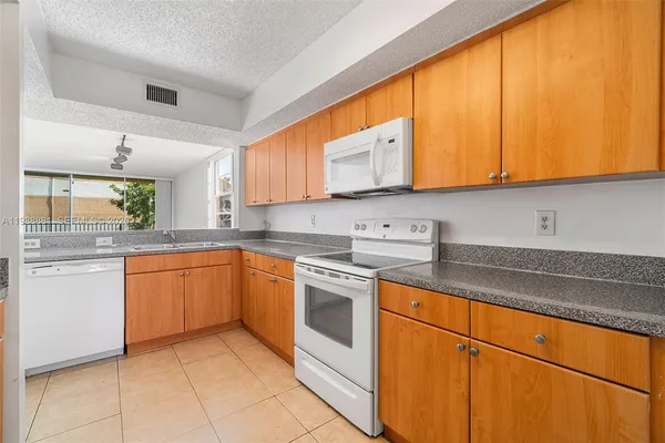 $2,100 | 8302 Northwest 24th Street, Unit 8302, Coral Springs, FL 33065