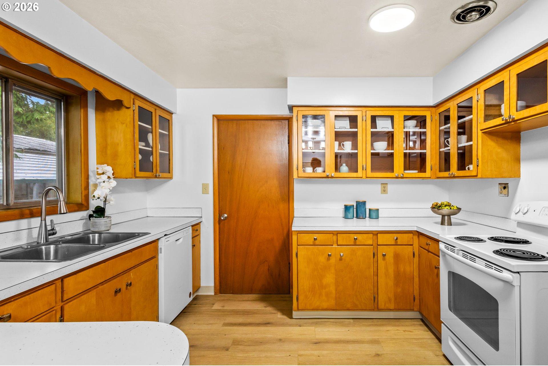 4966 Swegle Road Northeast Salem, OR 97301 - Photo 11 of 43 Gallery Image 11