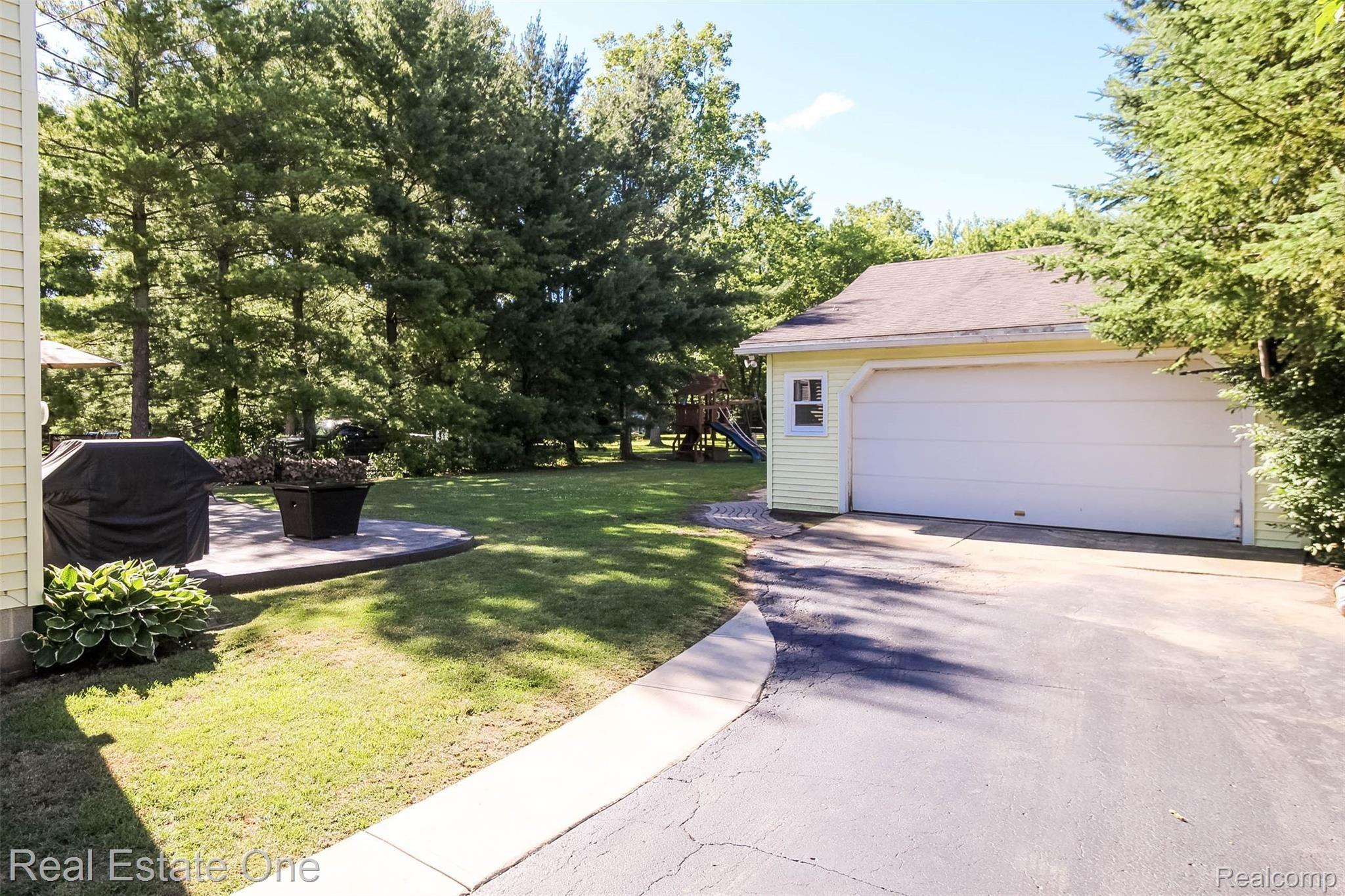 475 Grace Avenue Rochester, MI 48307 - Photo 40 of 58 Oversized 2 car garage