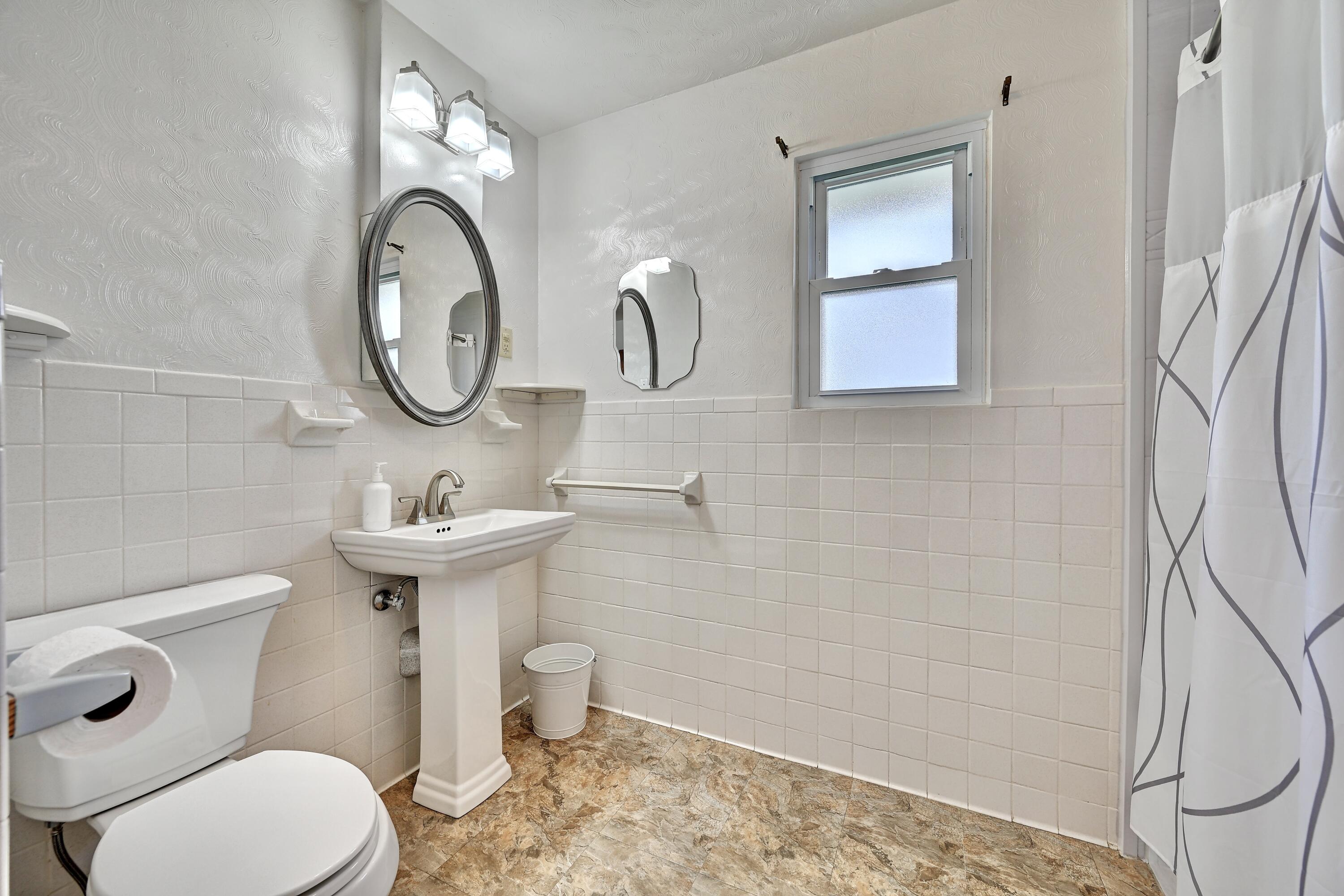 60 Valley High Lane Augusta, KY 41002 - Photo 25 of 37 Updated full bathroom