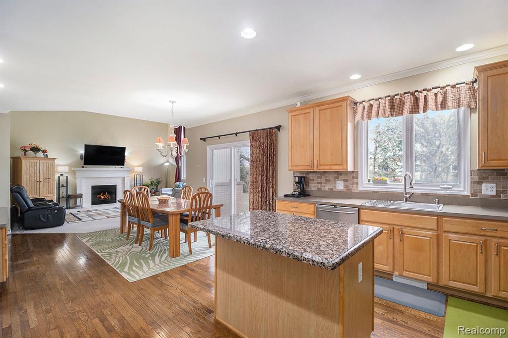 2005 Roundtree Rochester Hills, MI 48307 - Photo 12 of 31