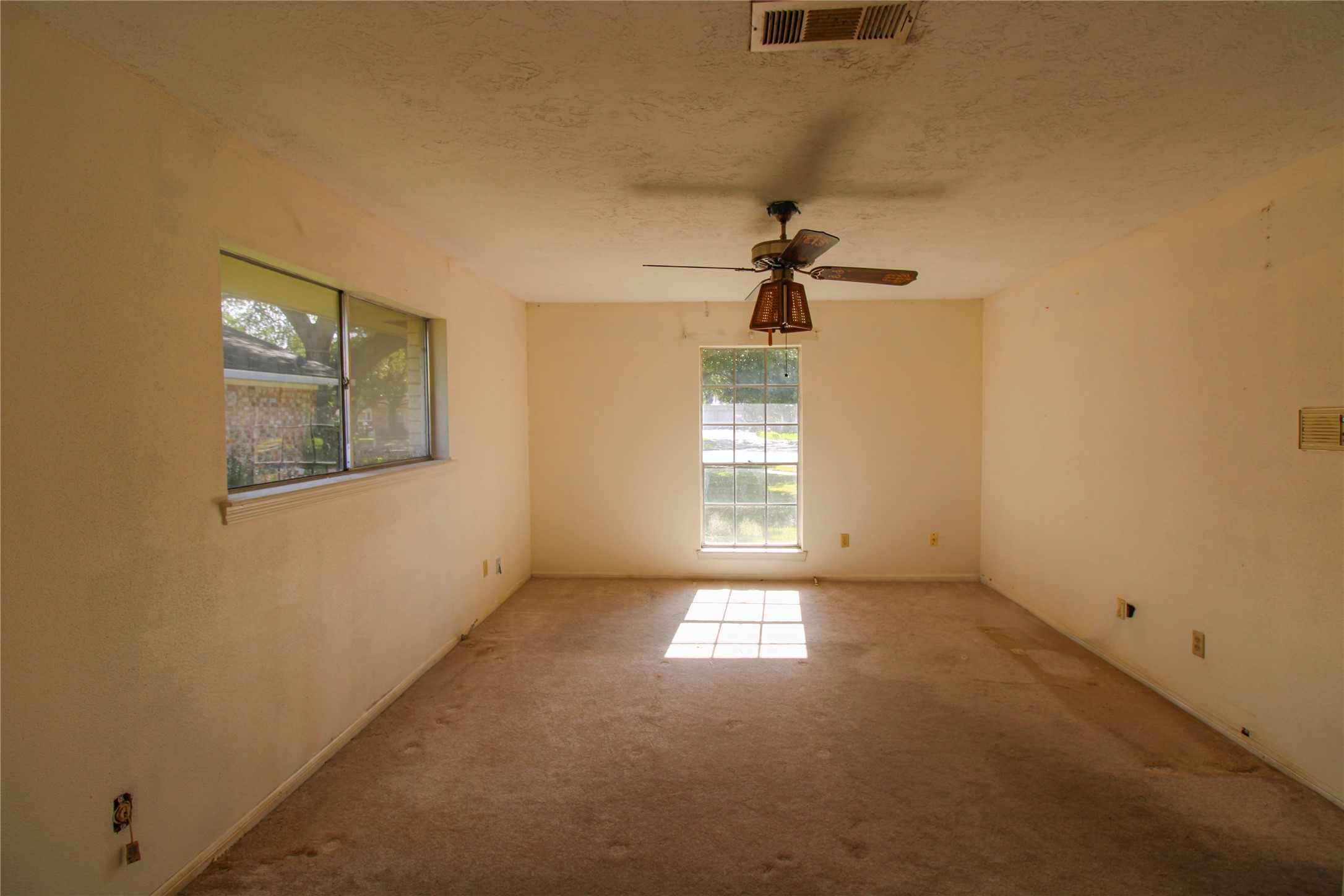 2 Elm Place Angleton, TX 77515 - Photo 21 of 33 Primary Bedroom