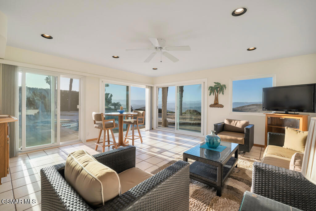 2147 McCrea Road Thousand Oaks, CA 91362 - Photo 14 of 38