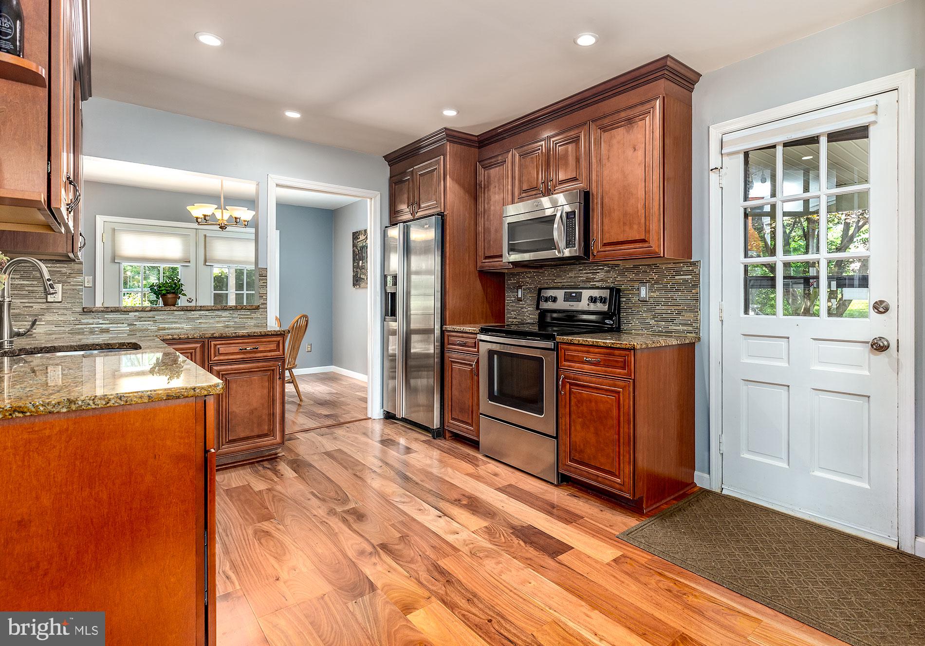 11607 Vale Road Oakton, VA 22124 - Photo 5 of 24 Gallery Image 5