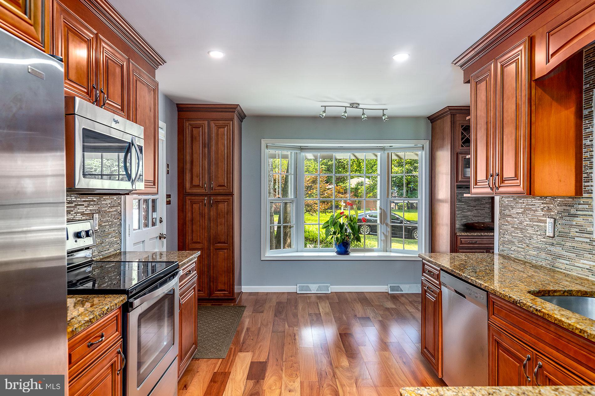 11607 Vale Road Oakton, VA 22124 - Photo 6 of 24 Gallery Image 6