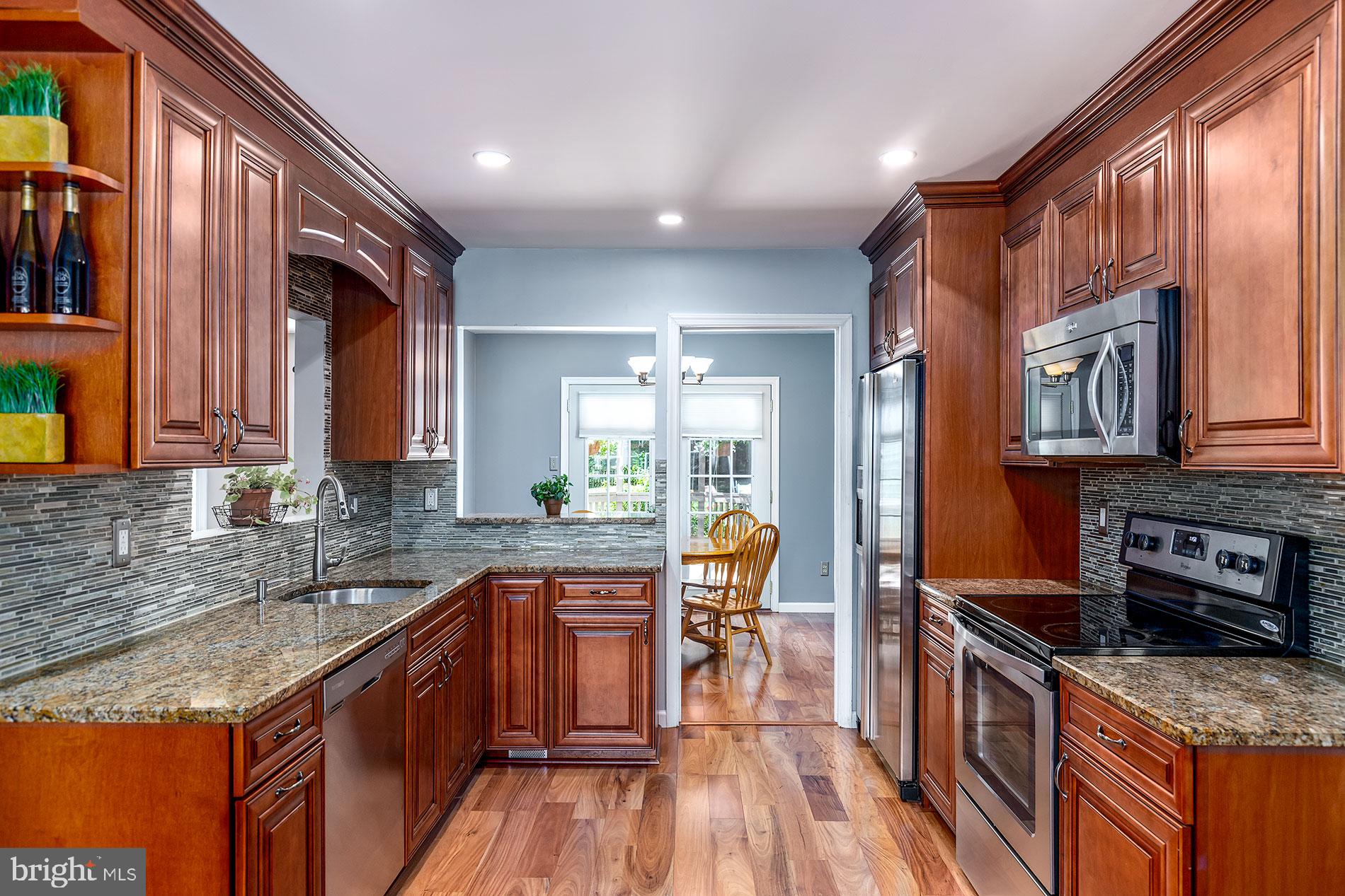 11607 Vale Road Oakton, VA 22124 - Photo 7 of 24 Gallery Image 7