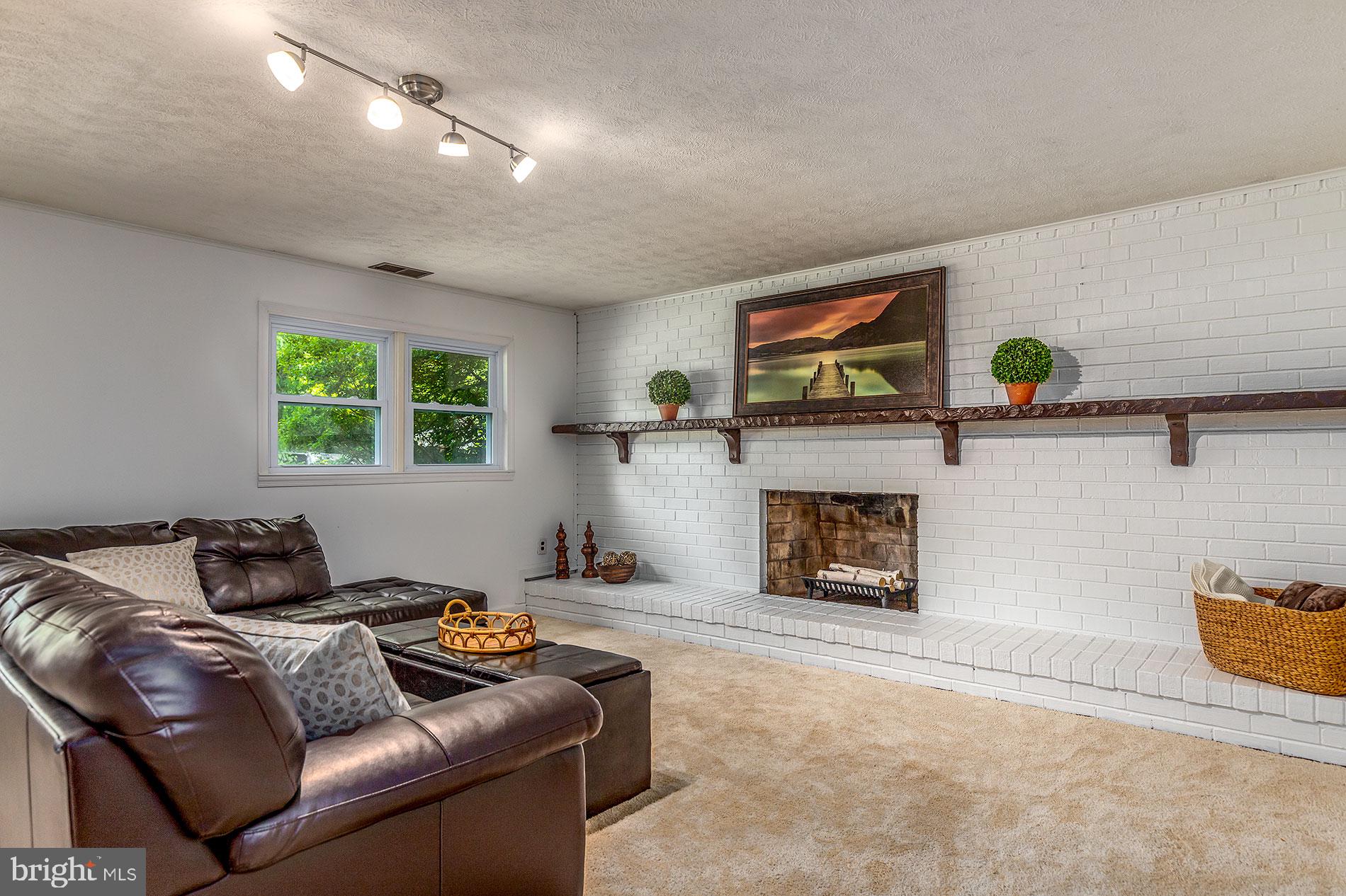 11607 Vale Road Oakton, VA 22124 - Photo 9 of 24 Gallery Image 9