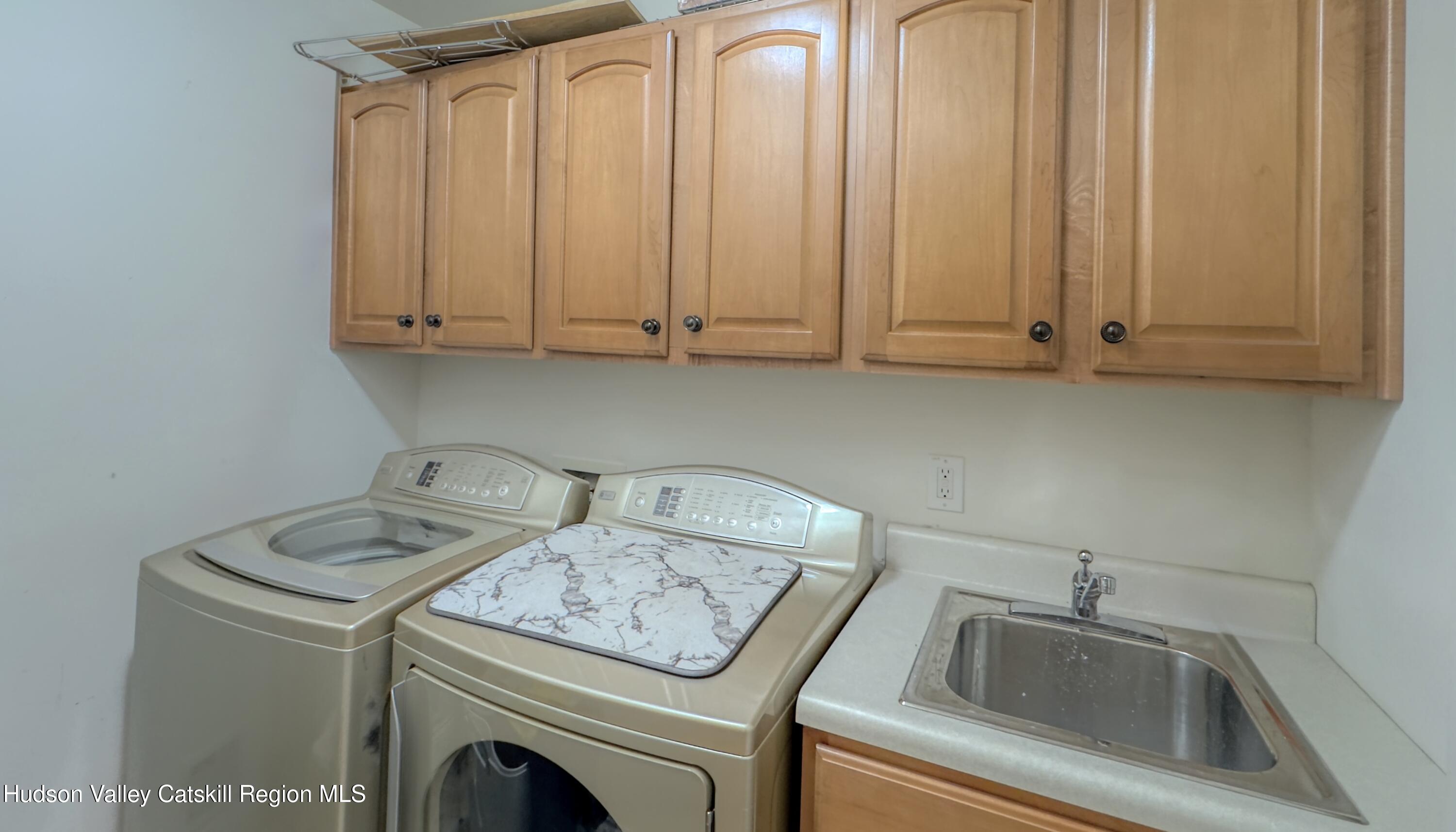 996 Sleepy Hollow Road Athens, NY 12015 - Photo 23 of 32 a utility room with dryer and washer