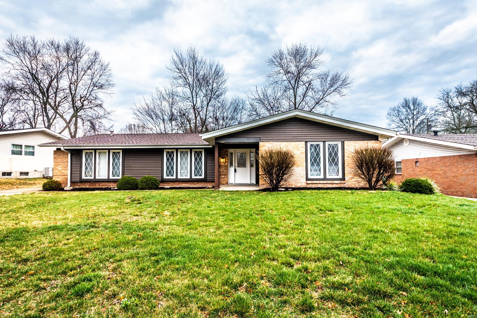 586 Fieldstone Lane Ballwin, MO 63011 - Photo 1 of 22