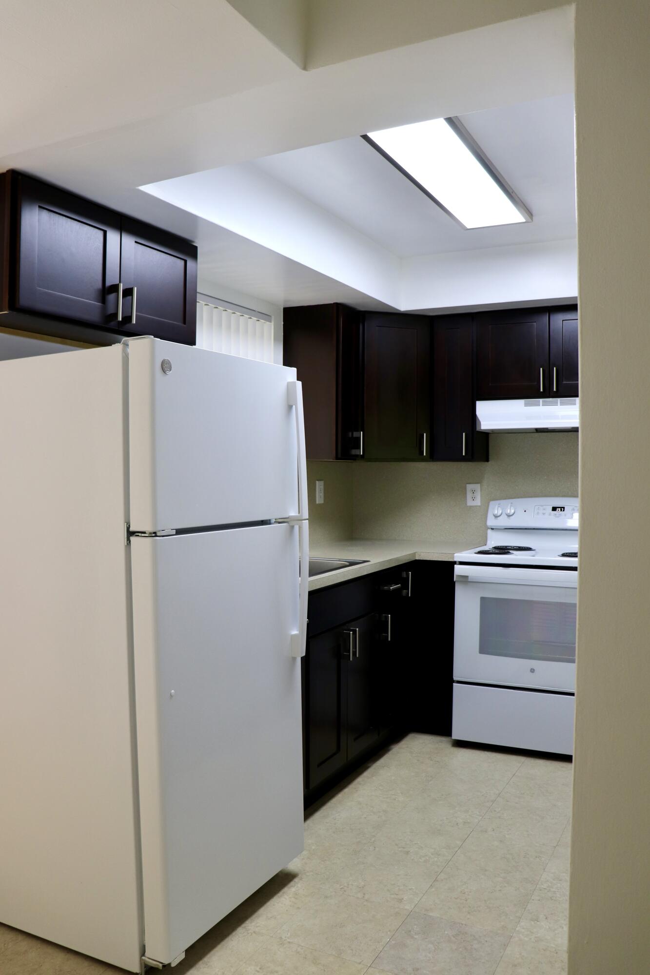 482 Southwest 9th Street, Unit 18 Boca Raton, FL 33432 - Photo 3 of 13 IMG_8066