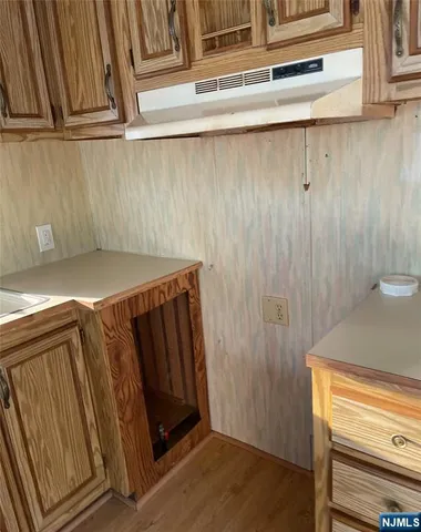 a view of walk in closet