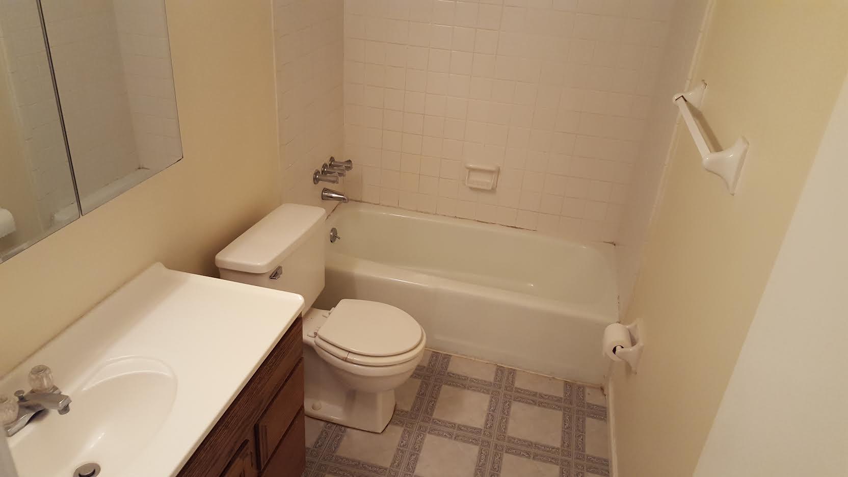 609 Colonial Drive, Unit 2 Fort Walton Beach, FL 32547 - Photo 9 of 17 a bathroom with a sink and toilet
