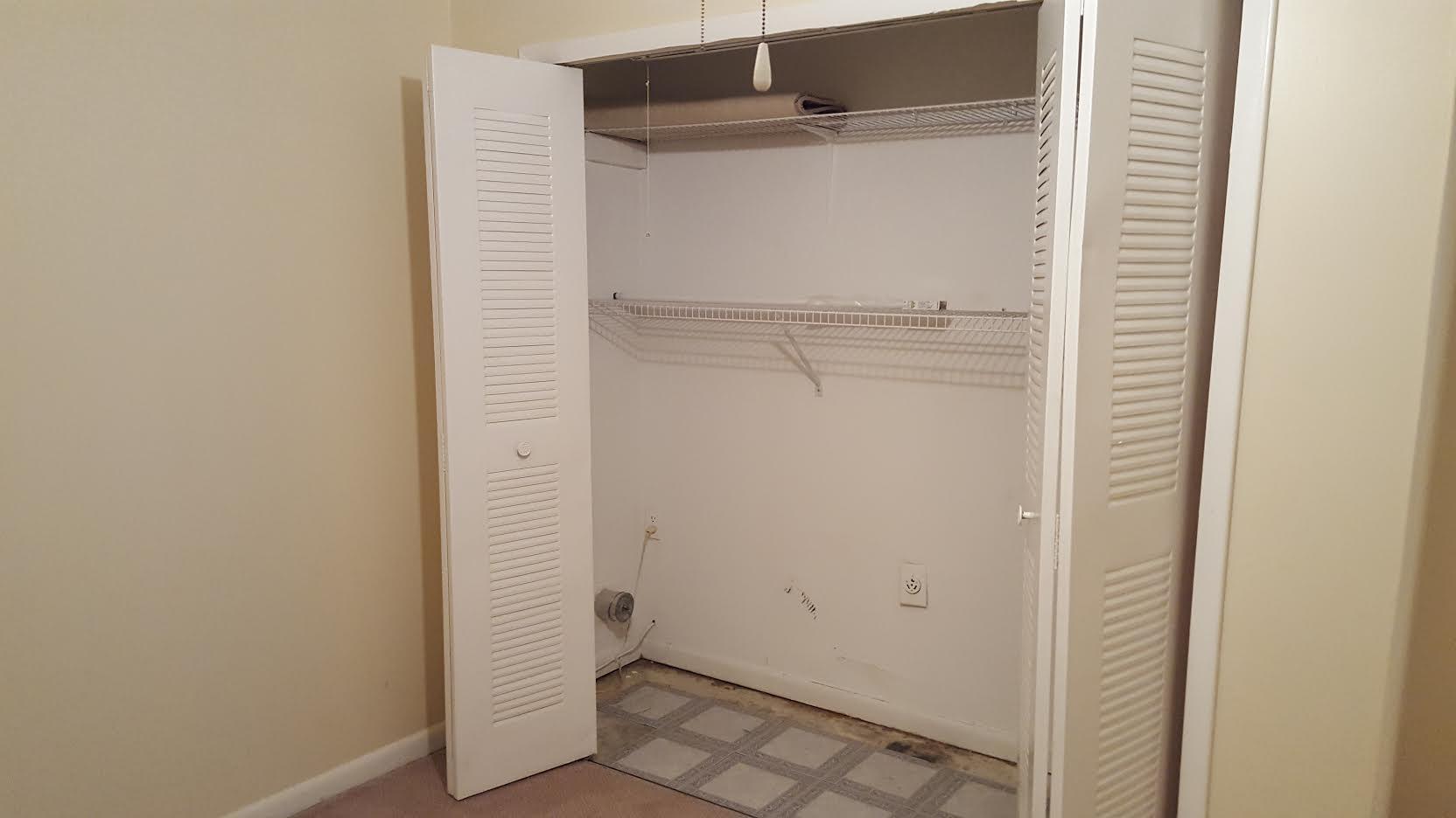 609 Colonial Drive, Unit 2 Fort Walton Beach, FL 32547 - Photo 10 of 17 a view of closet