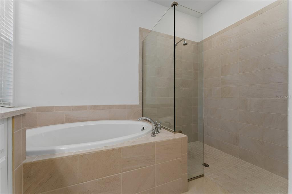 2834 High Pointe Circle Clermont, FL 34711 - Photo 16 of 39 a white bath tub sitting next to a shower