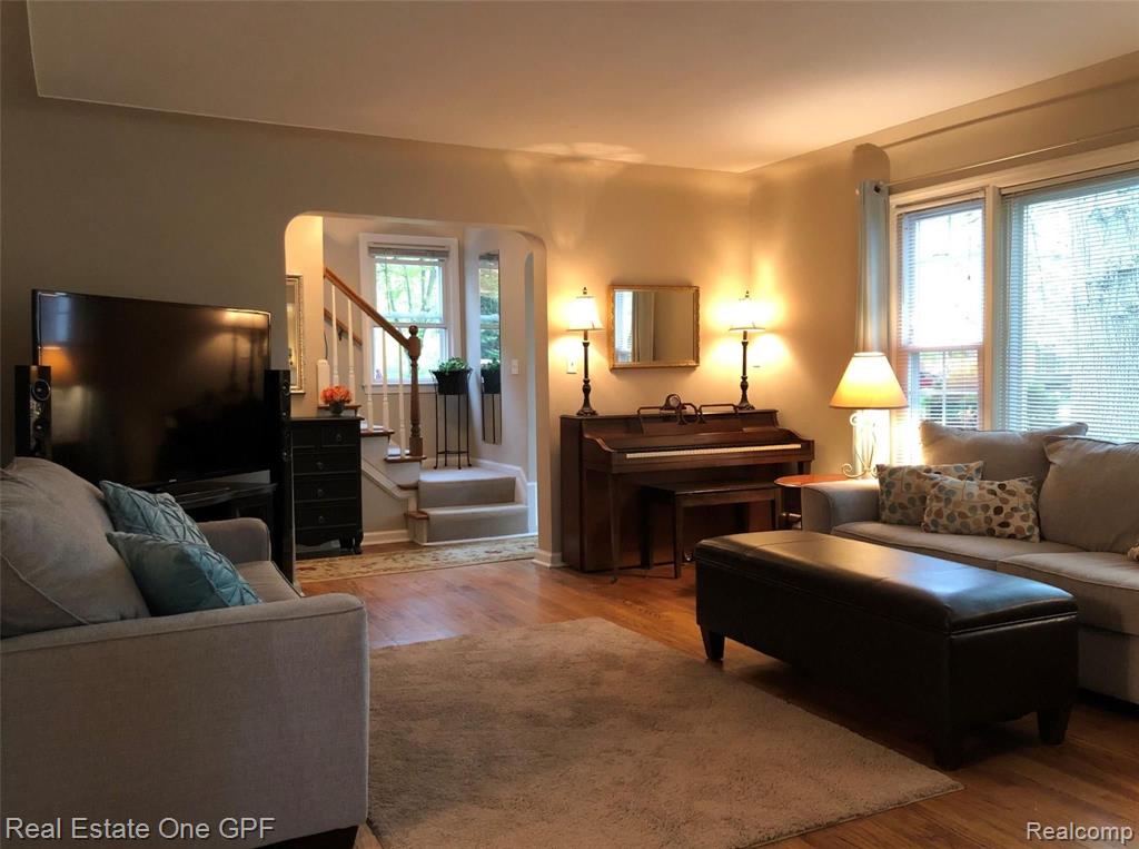 1876 Broadstone Road Grosse Pointe Woods, MI 48236 - Photo 3 of 53