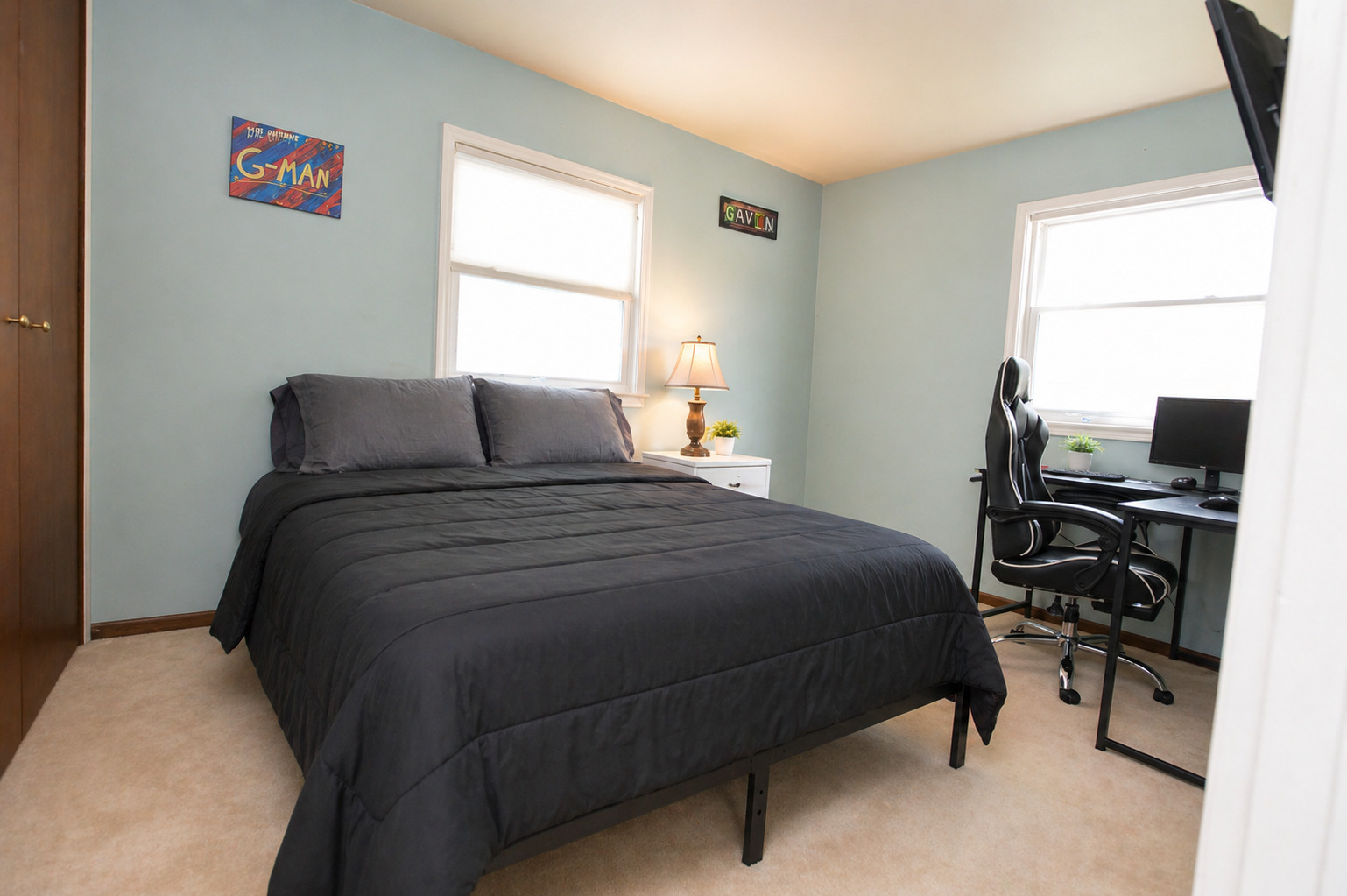 3206 Hunter Path McHenry, IL 60050 - Photo 9 of 13 a bedroom with a bed and a window
