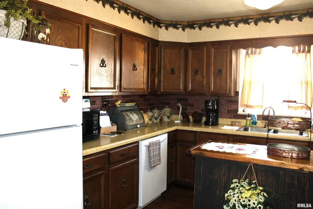 $124,000 | 2639 South Broadway, Salem, IL 62881