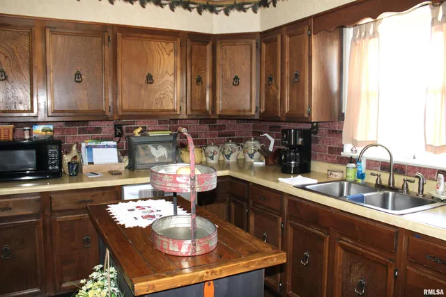 $124,000 | 2639 South Broadway, Salem, IL 62881