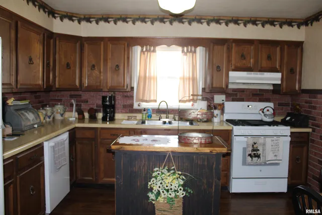 $124,000 | 2639 South Broadway, Salem, IL 62881