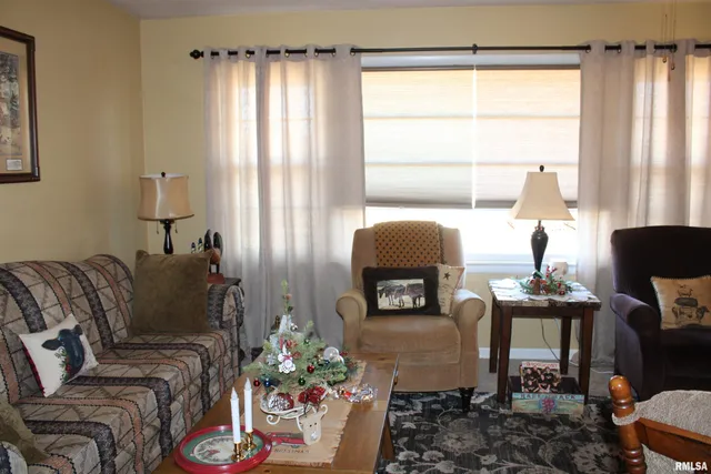 $124,000 | 2639 South Broadway, Salem, IL 62881