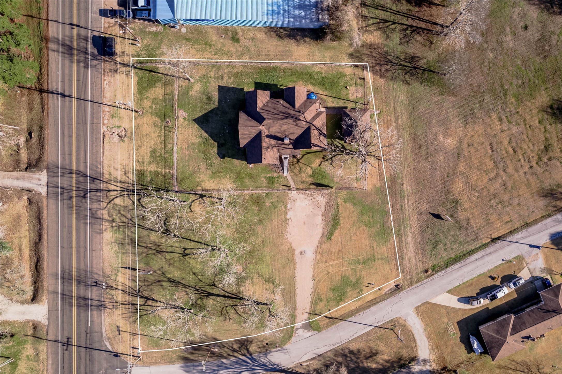 2201 Badger Lane Huntsville, TX 77320 - Photo 2 of 33