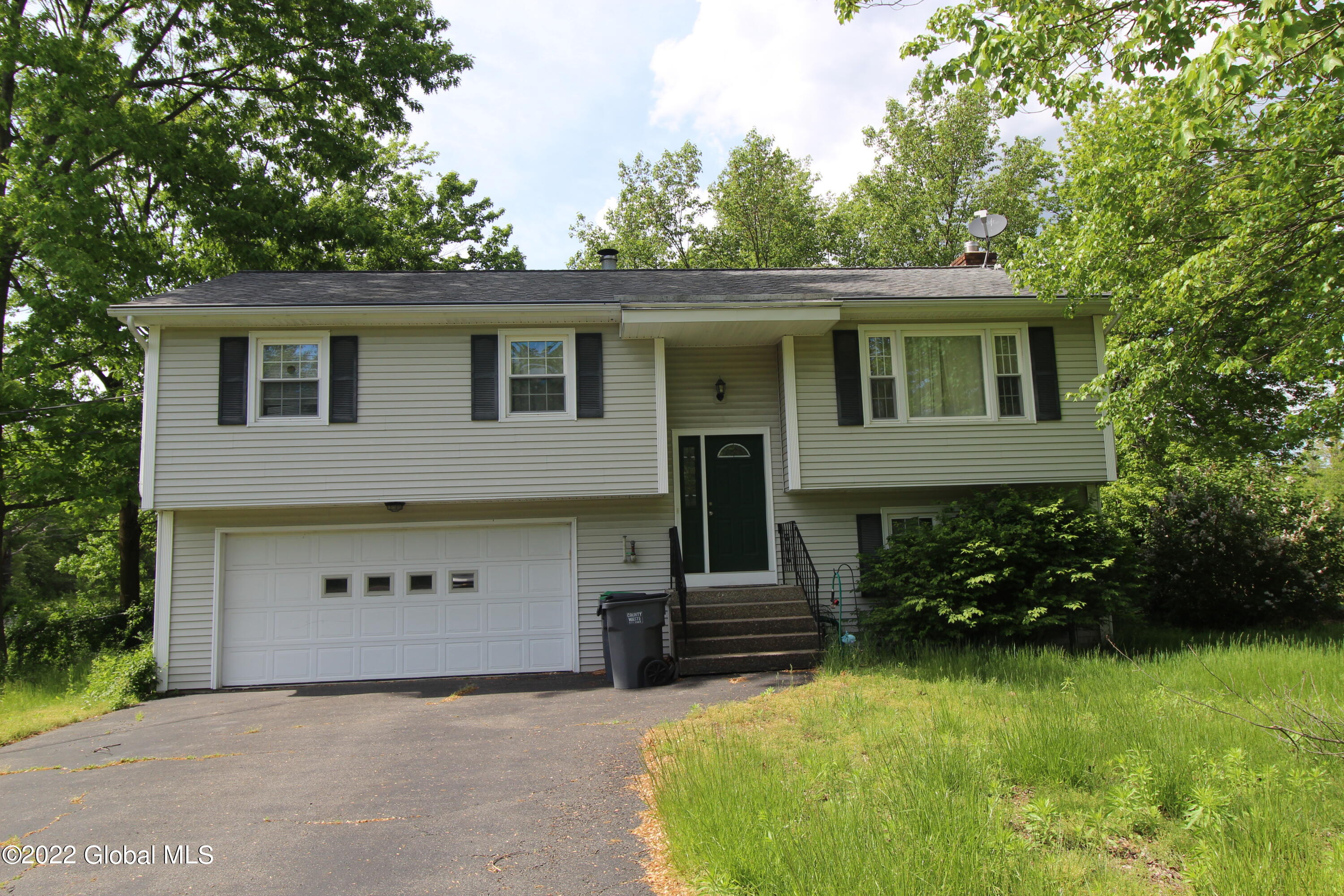 209 Morris Road Schenectady, NY 12303 - Photo 2 of 8 IMG_0880