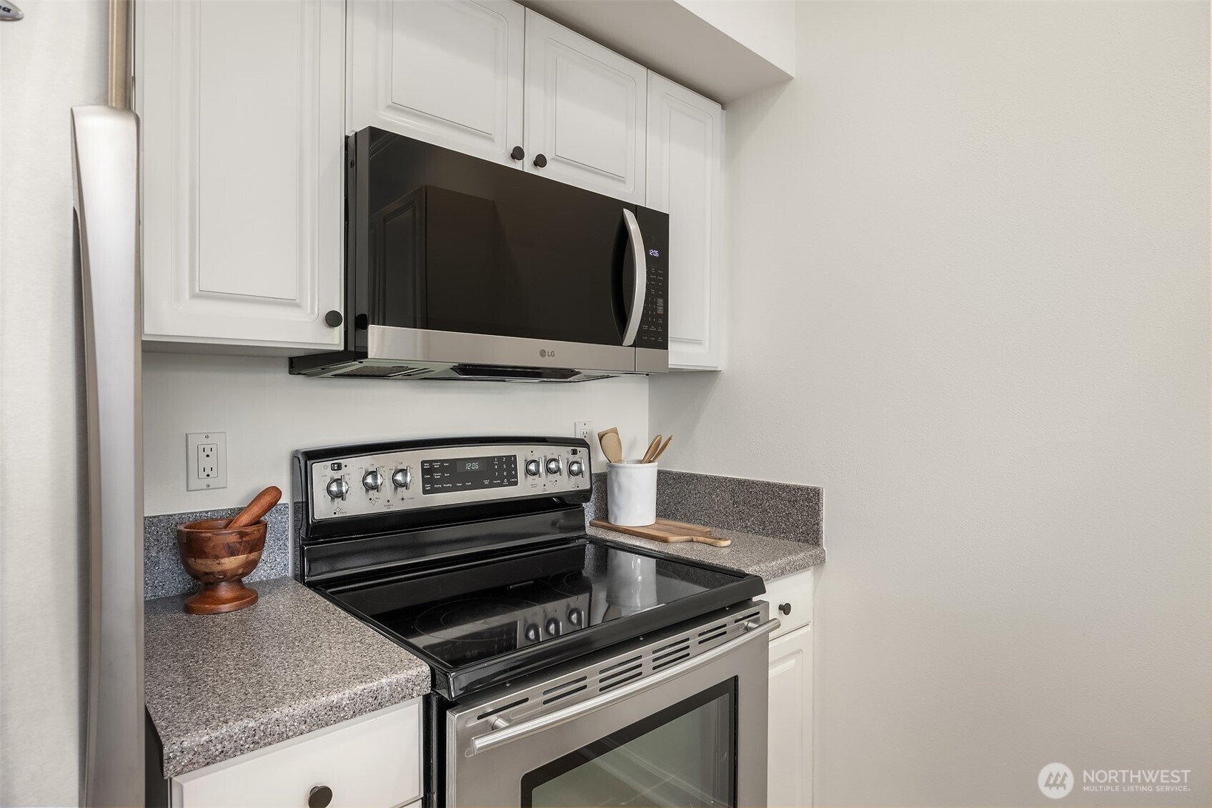 122 State Street, Unit 207E Kirkland, WA 98033 - Photo 12 of 26